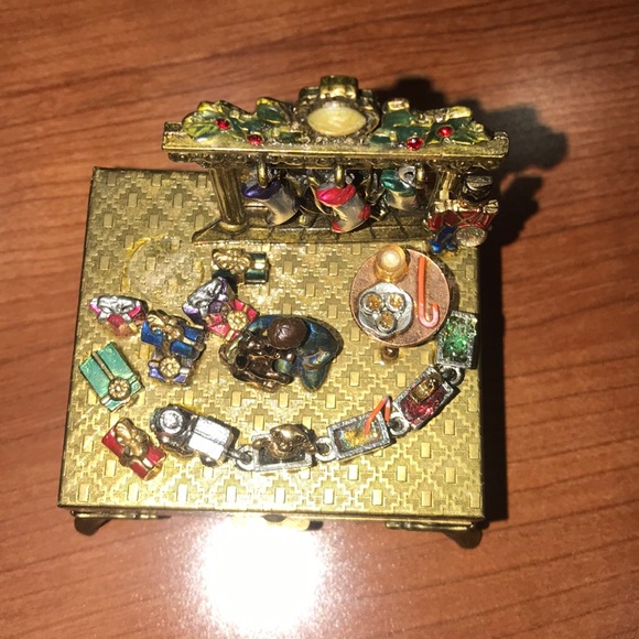 Vintage Sweet Romance Trinket Box - Picture 3 of 16